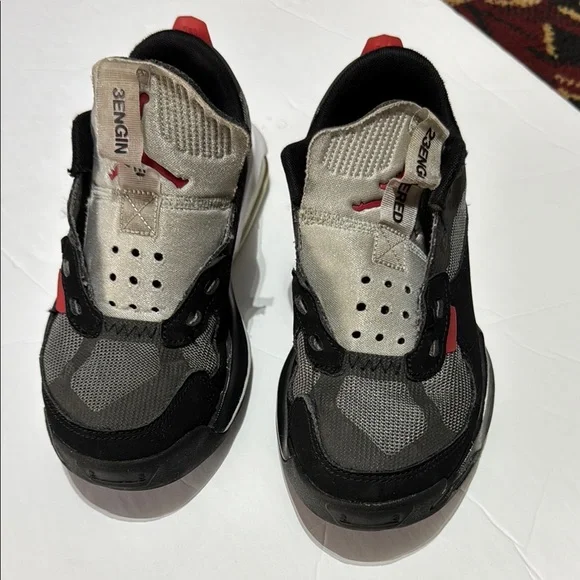 Boys Jordan Black and Gray Athletic Shoes - Picture 5 of 8